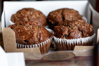 muffins in bakery box